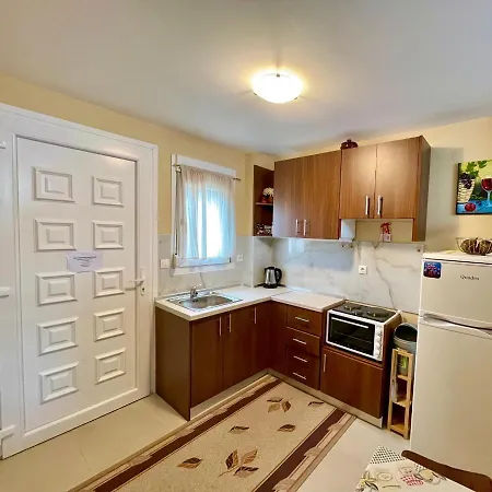 Hilltop Apartment *